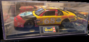 Revell 1:24 Safety-Kleen 68 Chevrolet Monte Carlo Diecast Car NASCAR Case